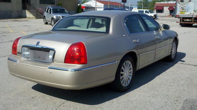 Lincoln Town Car DOWN 4.9 WAC Sedan