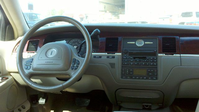 Lincoln Town Car 2004 photo 1