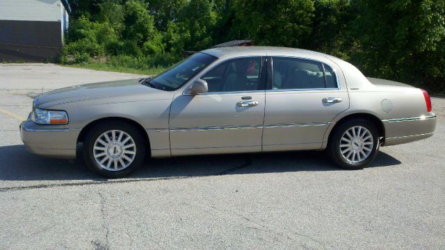 Lincoln Town Car 2004 photo 13