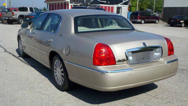 Lincoln Town Car 2004 photo 7