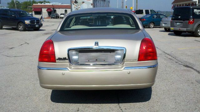 Lincoln Town Car 2004 photo 9