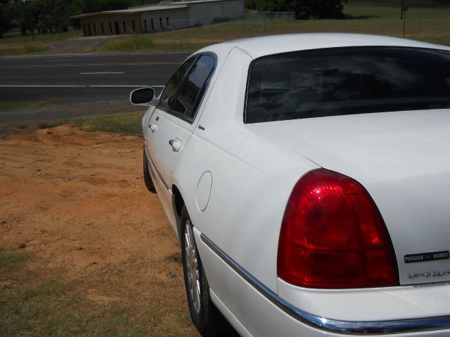 Lincoln Town Car 2004 photo 3