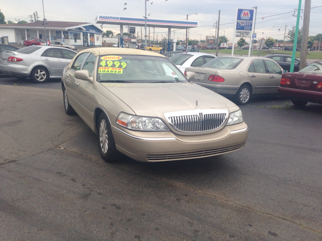 Lincoln Town Car DOWN 4.9 WAC Sedan