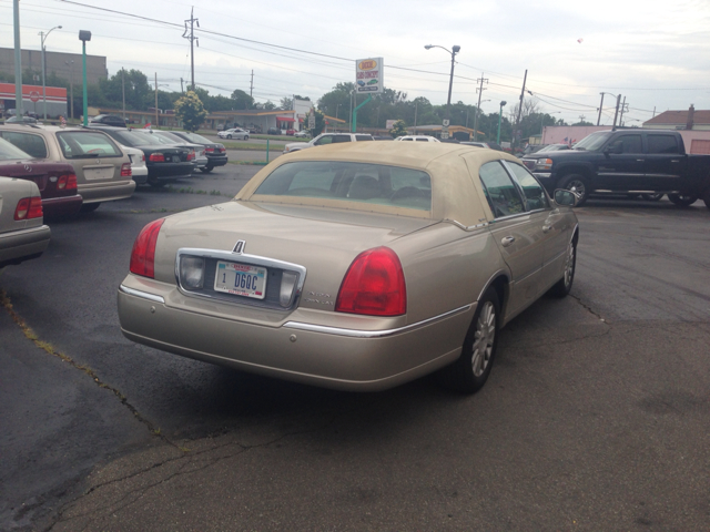 Lincoln Town Car 2004 photo 3