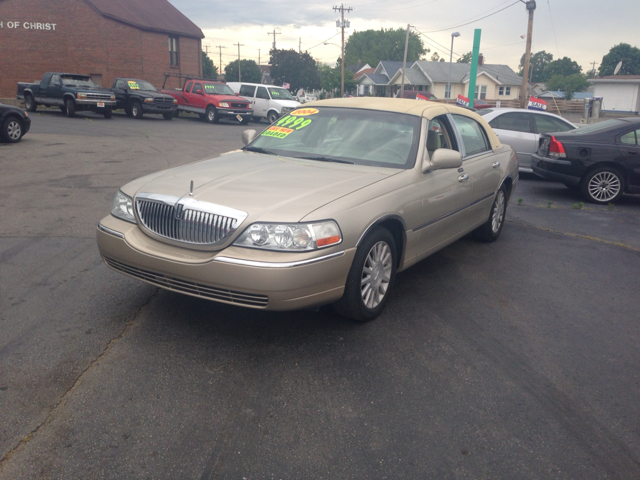 Lincoln Town Car 2004 photo 4