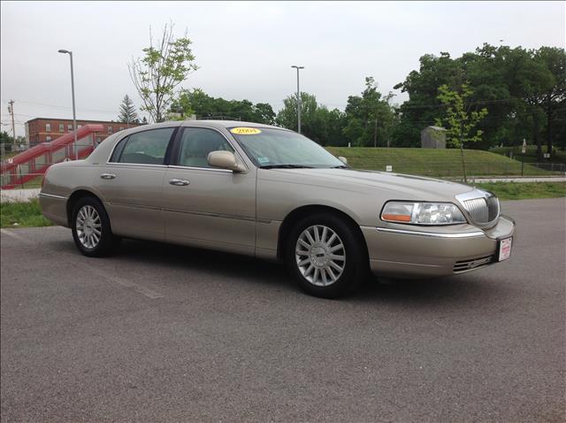 Lincoln Town Car DOWN 4.9 WAC Sedan