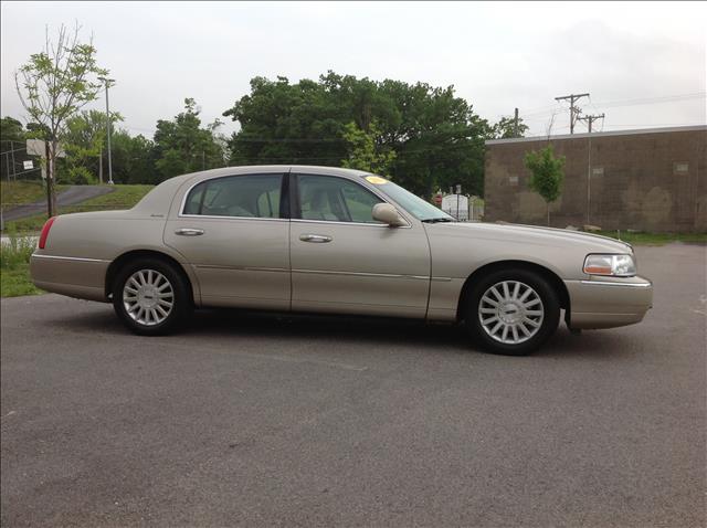 Lincoln Town Car 2004 photo 1