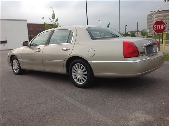 Lincoln Town Car 2004 photo 11