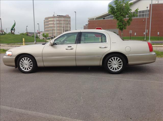 Lincoln Town Car 2004 photo 17