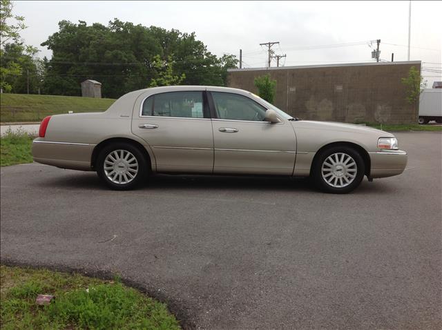 Lincoln Town Car 2004 photo 5