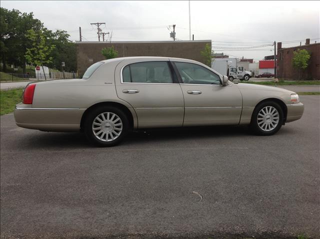 Lincoln Town Car 2004 photo 8