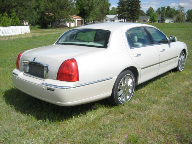 Lincoln Town Car 2004 photo 1