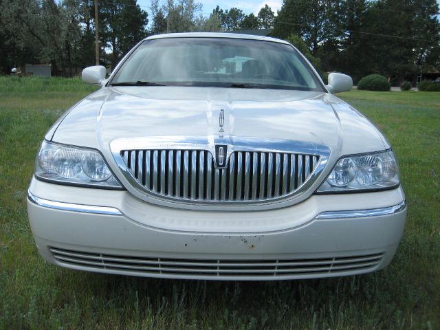 Lincoln Town Car 2004 photo 4