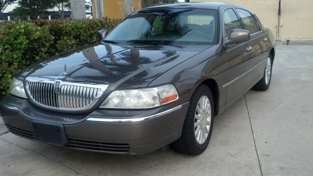 Lincoln Town Car 2004 photo 1