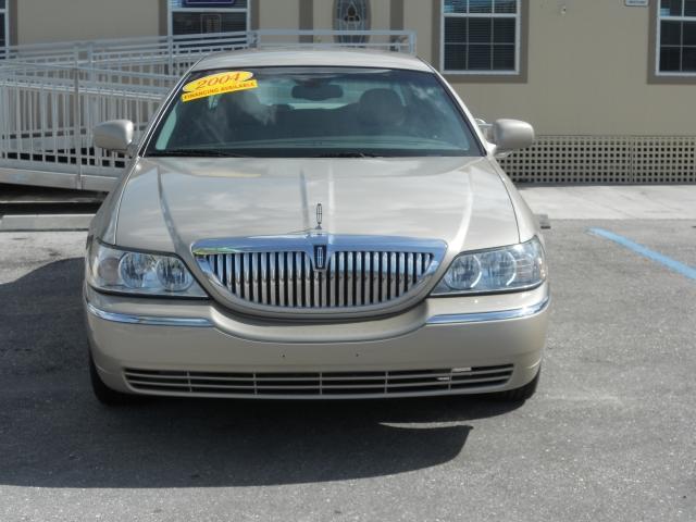 Lincoln Town Car 2004 photo 1