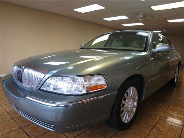 Lincoln Town Car 2004 photo 1