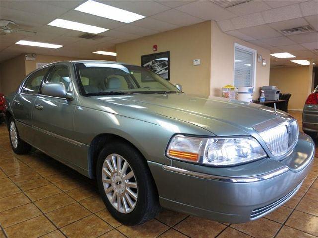 Lincoln Town Car 2004 photo 3