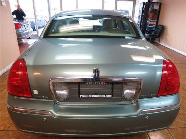 Lincoln Town Car 2004 photo 5