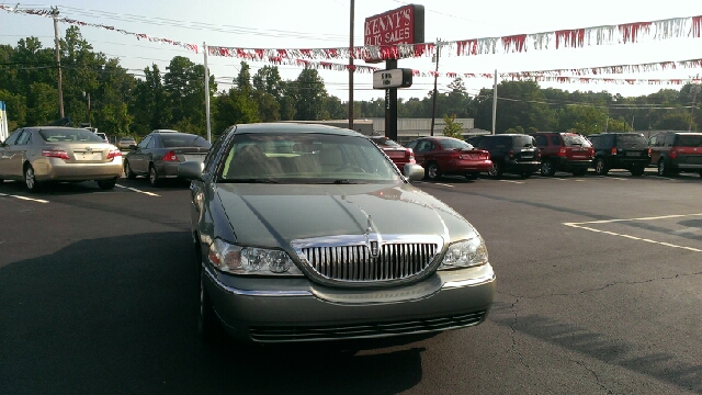 Lincoln Town Car 2004 photo 1