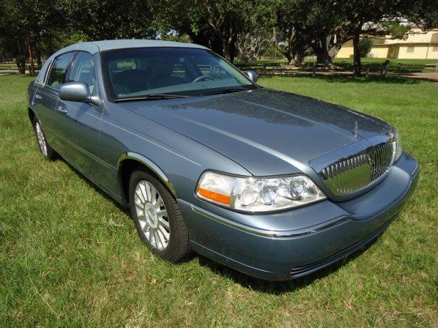 Lincoln Town Car 2004 photo 4