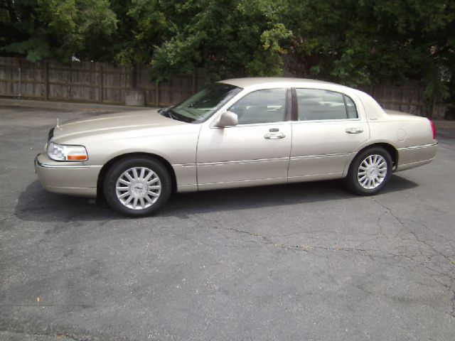 Lincoln Town Car 2004 photo 1