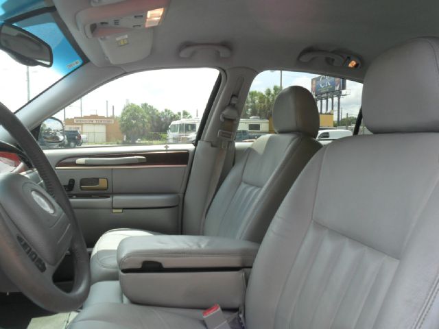 Lincoln Town Car 2004 photo 1