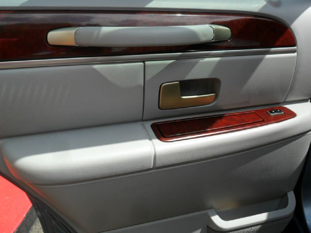 Lincoln Town Car 2004 photo 15