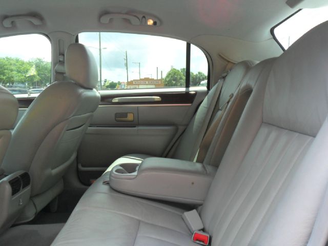 Lincoln Town Car 2004 photo 3