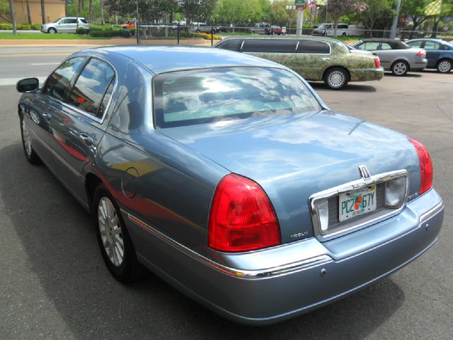 Lincoln Town Car 2004 photo 4