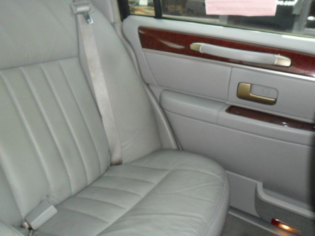 Lincoln Town Car 2004 photo 8