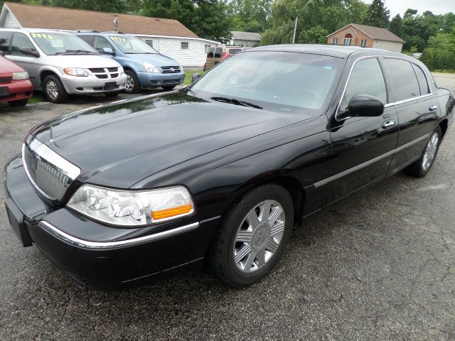 Lincoln Town Car 2004 photo 1