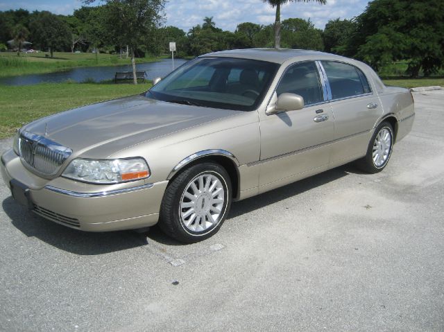 Lincoln Town Car 2004 photo 4