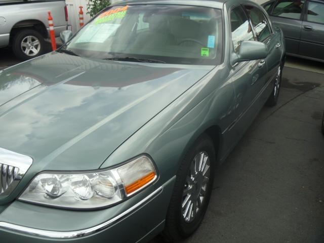 Lincoln Town Car 2004 photo 1