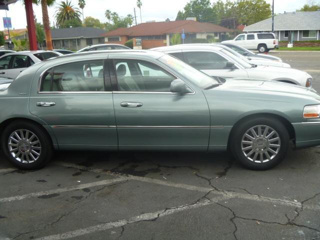 Lincoln Town Car 2004 photo 3