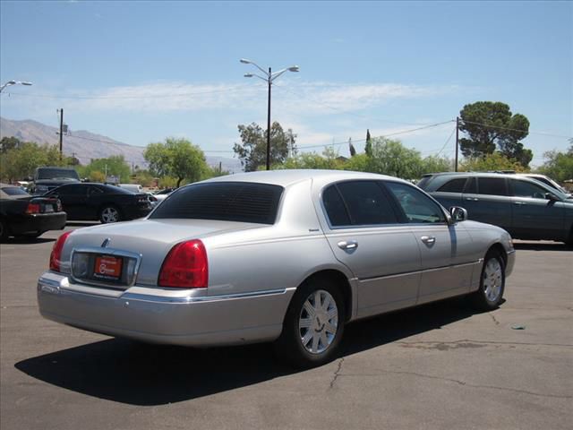 Lincoln Town Car 2004 photo 1