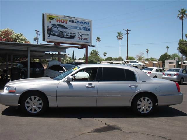 Lincoln Town Car 2004 photo 4