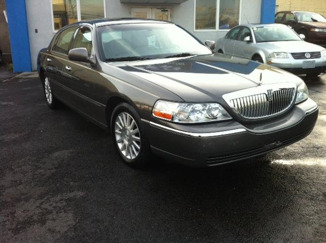 Lincoln Town Car 2004 photo 1