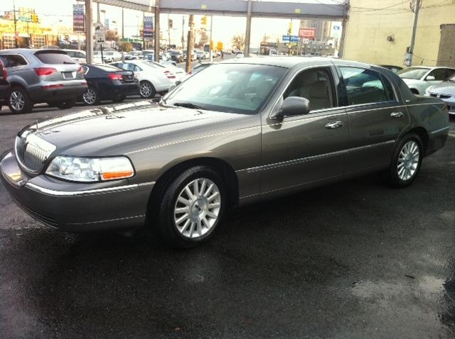 Lincoln Town Car 2004 photo 3