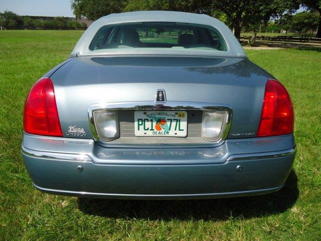 Lincoln Town Car 2004 photo 4