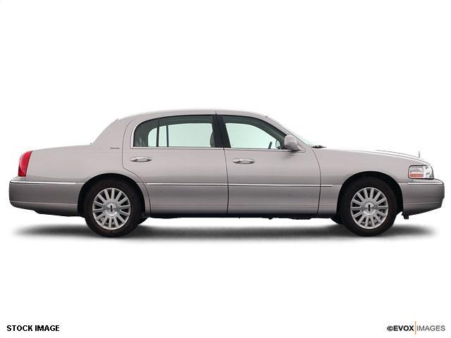 Lincoln Town Car 2004 photo 3