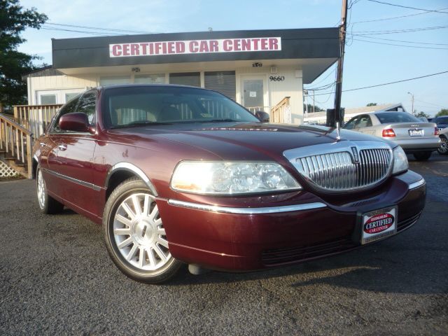 Lincoln Town Car 2004 photo 2