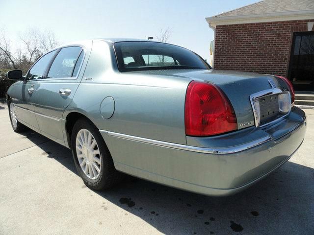 Lincoln Town Car 2004 photo 8