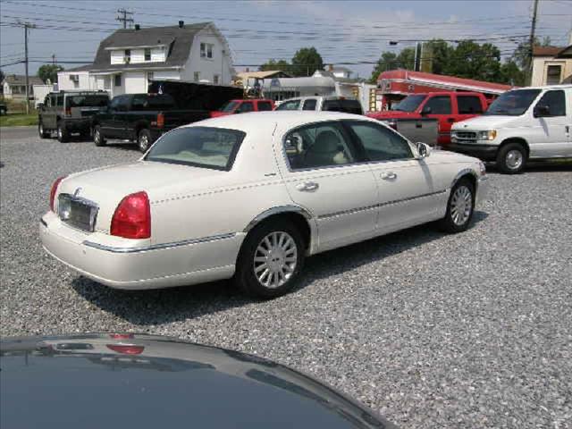 Lincoln Town Car 2004 photo 2