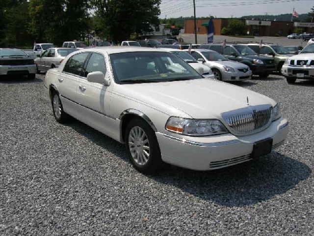 Lincoln Town Car 2004 photo 3