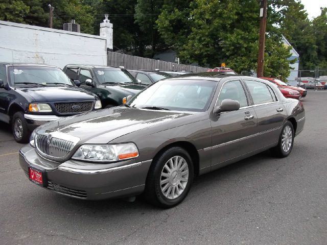 Lincoln Town Car 2004 photo 3