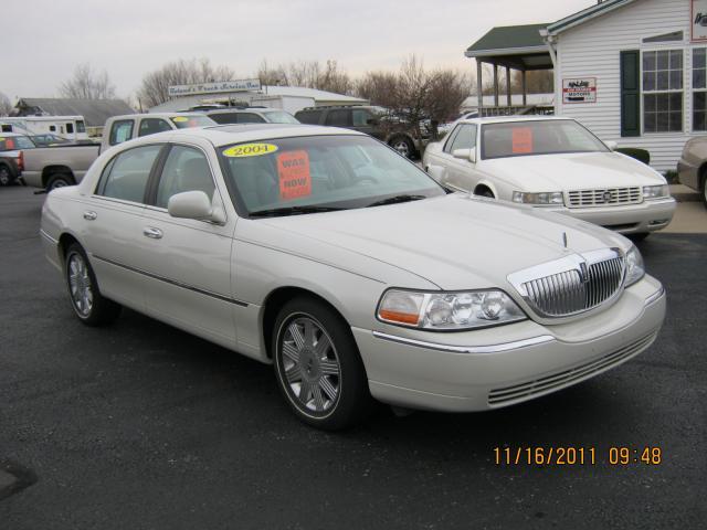 Lincoln Town Car GLS PZEV Sedan