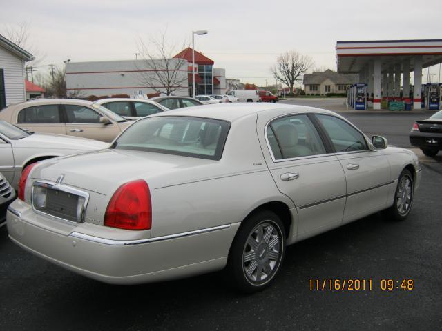 Lincoln Town Car 2004 photo 1