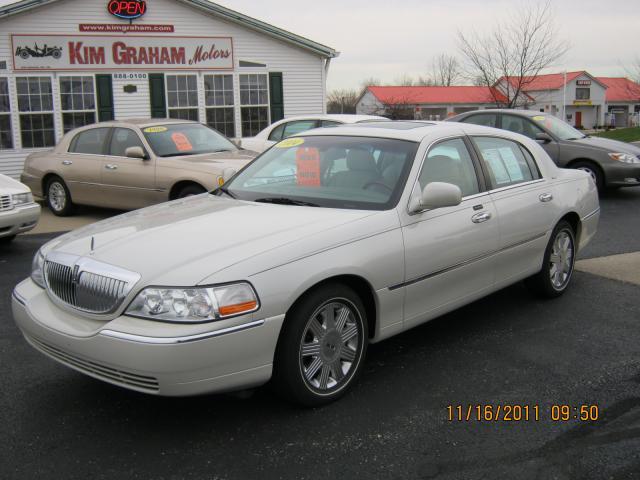 Lincoln Town Car 2004 photo 4