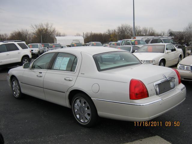 Lincoln Town Car 2004 photo 5