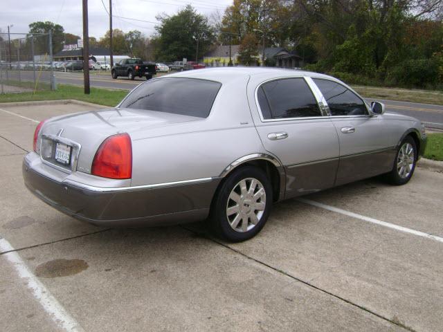 Lincoln Town Car 2004 photo 1